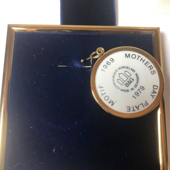 1979 Mother's Day Pendant - Picture 6 of 9